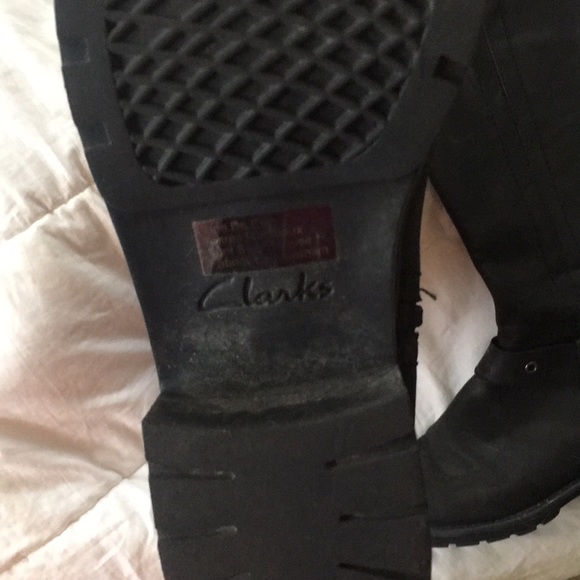 Clarks Black Women's Winter Boots - Picture 2 of 4